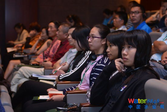 論壇吸引了高爾夫專業(yè)學生參與 論壇吸引了高爾夫專業(yè)學生參與